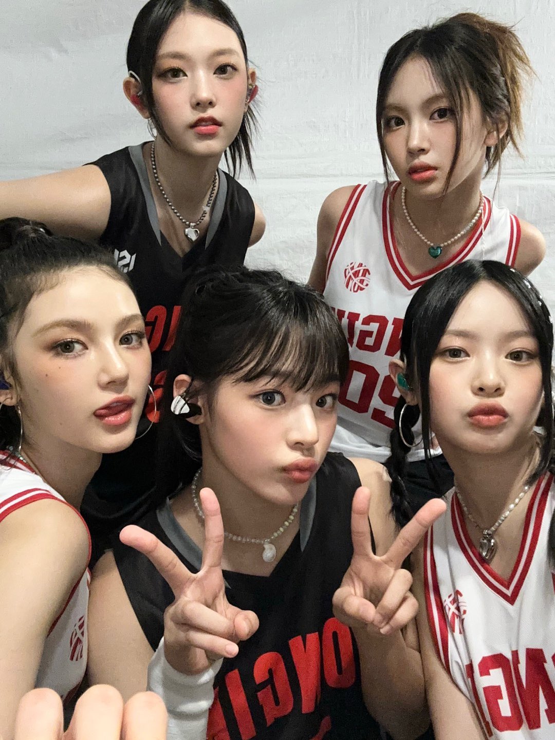 뉴진스 대학축제 영상마다 착장에 대해 논하는 댓글이 꼭 있는 이유.gif | 인스티즈