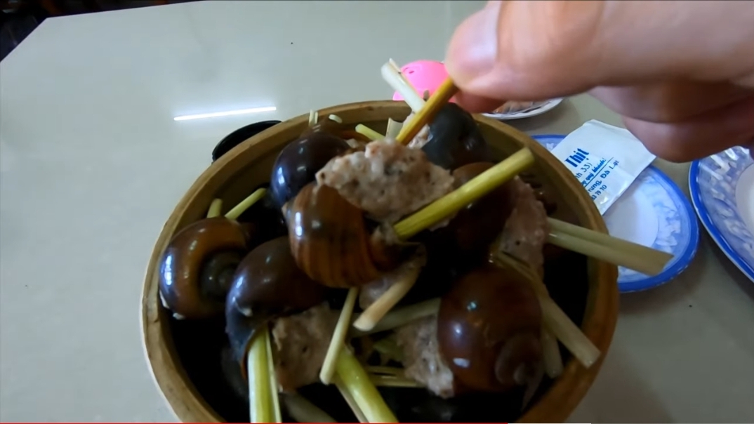 나혼산 달랏에서 팜유가 먹은 달팽이 요리.jpg | 인스티즈