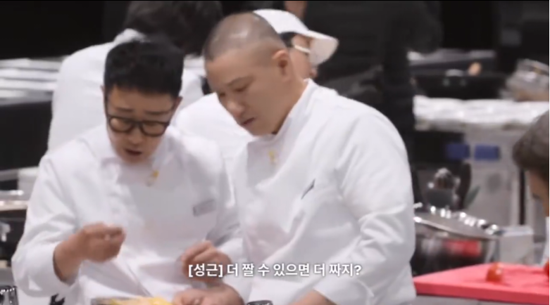 후덕죽선생님 6.25도 겪으신 연세라고..? 근데 임성근덜할아버지가 후선생님 칼 뺏어쓰고 참외김치하게햇다고 이겋도정말웃김 | 인스티즈