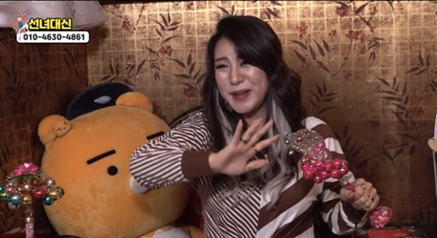 1년전 아베 사주 보는 무속인 : 2년 / 피디: 2년동안 조심해야한다는? /무속인 : ㄴㄴ 빠이빠이~빠이빠이야~ | 인스티즈