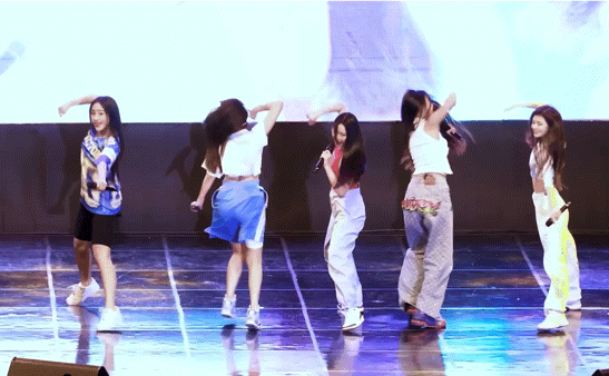 뉴진스 대학축제 영상마다 착장에 대해 논하는 댓글이 꼭 있는 이유.gif | 인스티즈