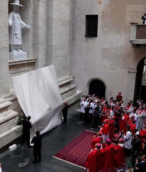 케데헌 때문에 난감해진 바티칸 | 인스티즈