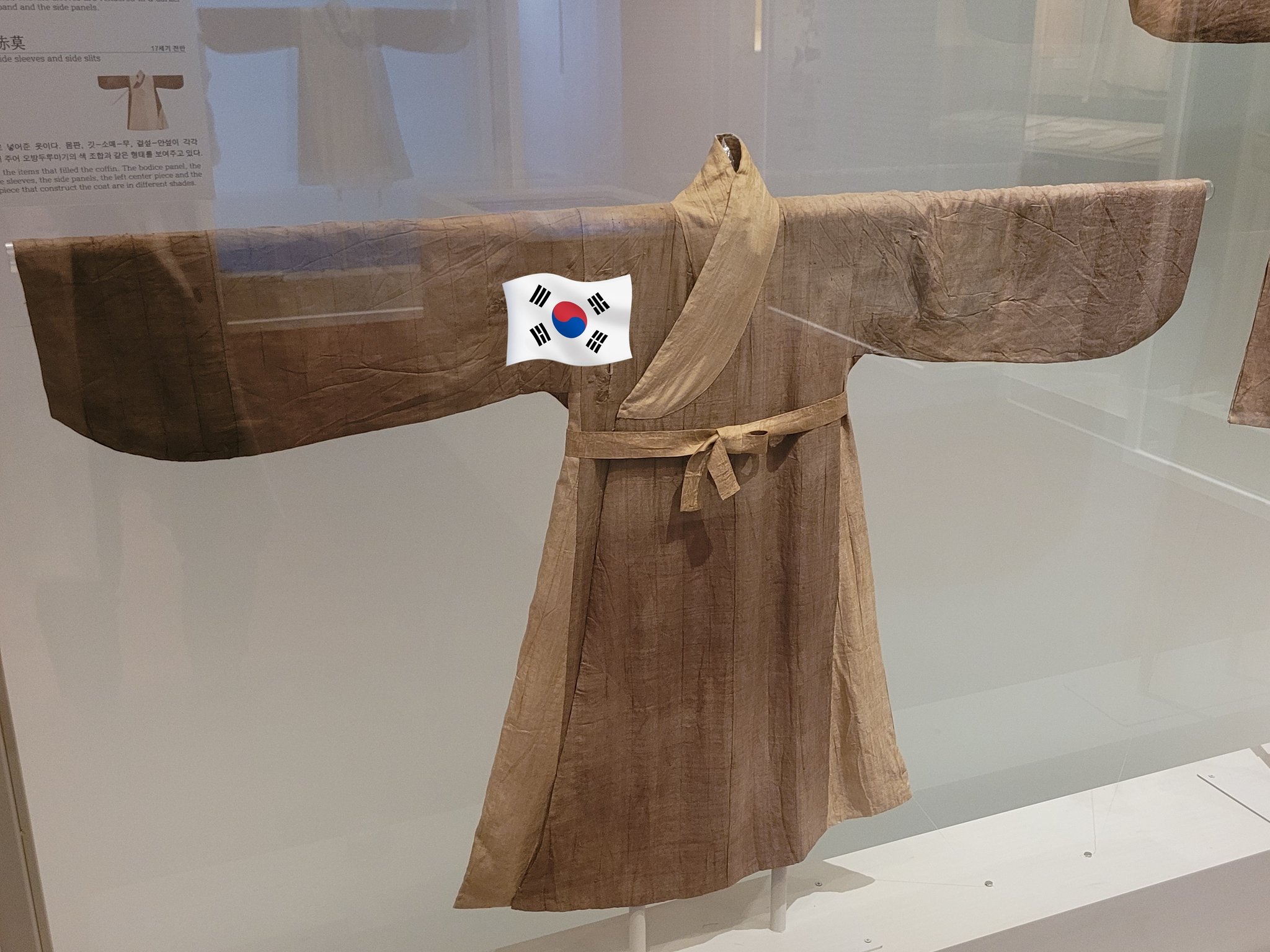 소년 미라의 묘에서 함께 발견된 것 | 인스티즈