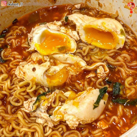 라면 먹기 딱 좋은 시간에 보는 라면 보글보글 맛 좋은 라면... gif | 인스티즈