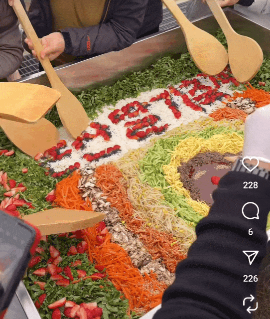저희 아빠가 이번에 논산 딸기 축제에 부스를 내셨어요 열심히 준비하셨는데 손님이 없다고 속상해 하셔서 ㅠㅠ.twt | 인스티즈