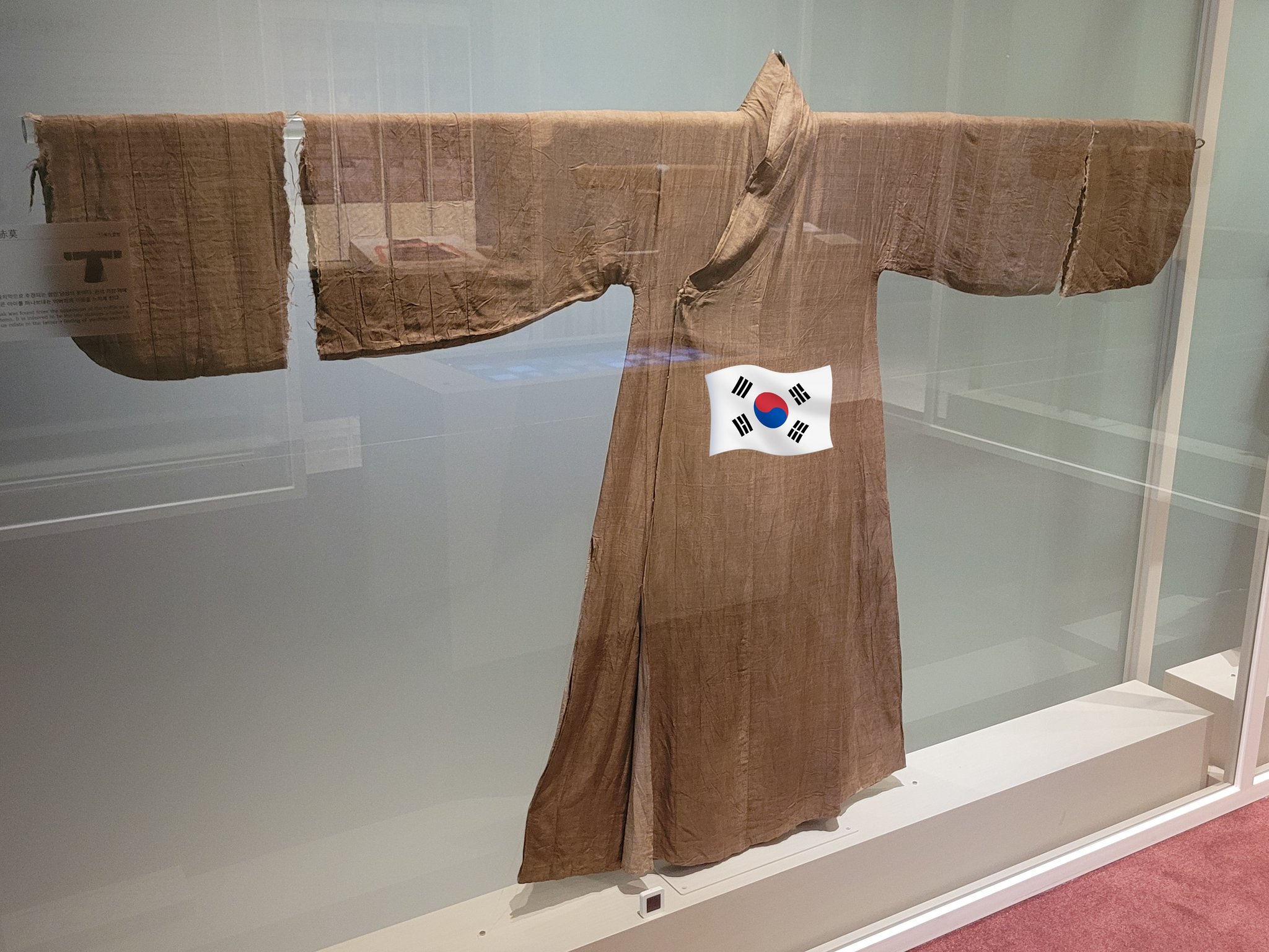 소년 미라의 묘에서 함께 발견된 것 | 인스티즈