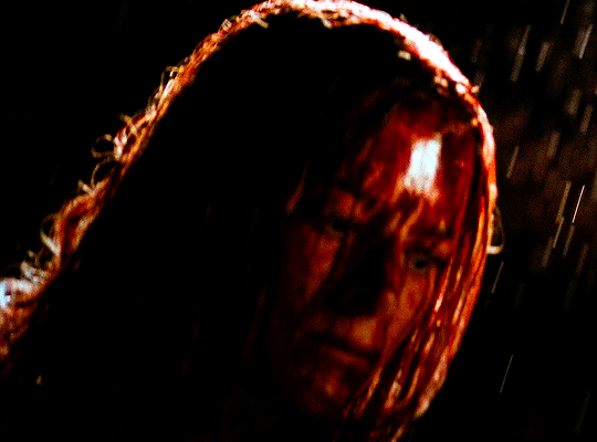 친구들이랑 동굴 탐험갔다가 이상한 동굴에 빠졌는데 갑자기 친구들이 하나 둘씩 죽어가..gif | 인스티즈