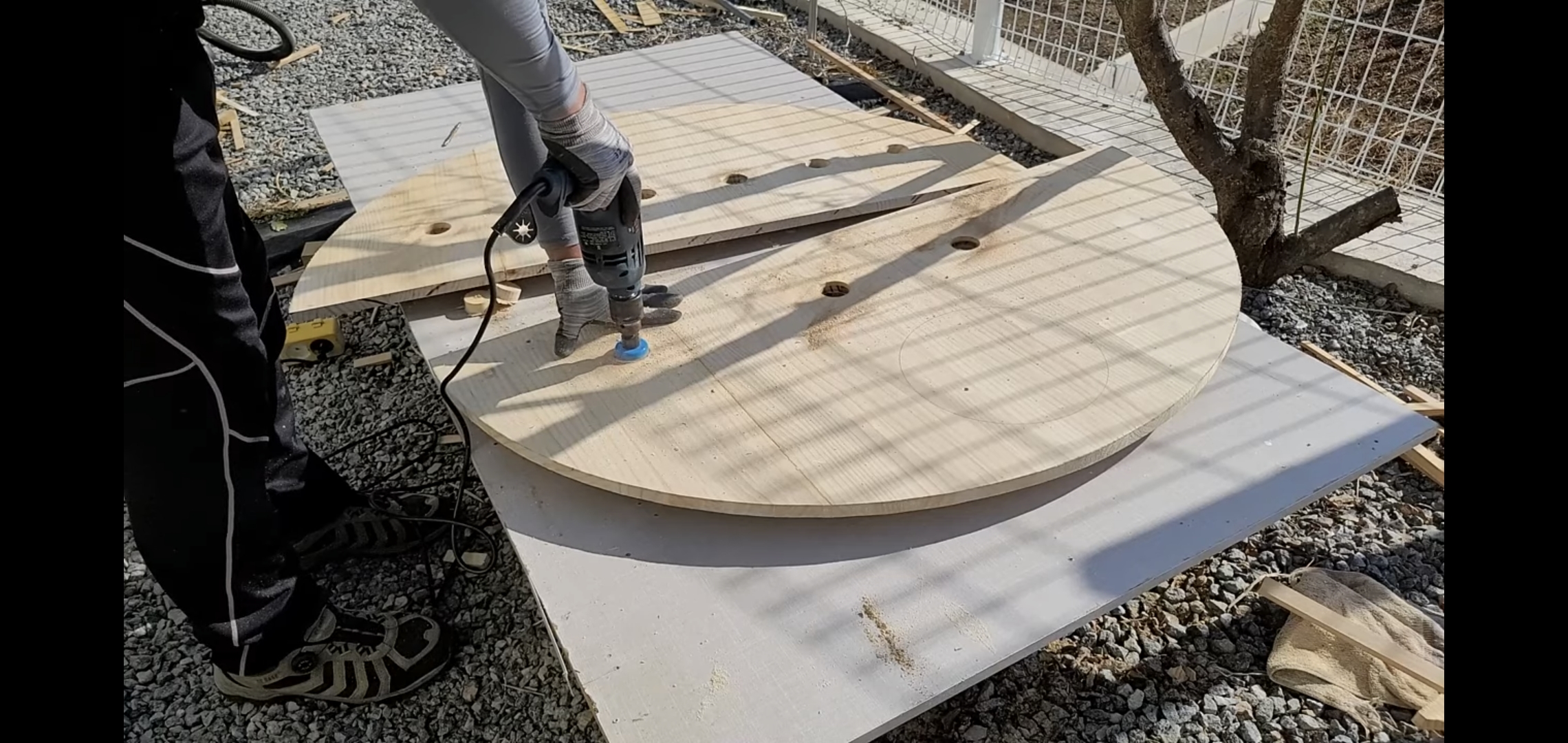 해괴한 고양이 장난감을 만들어낸 오늘자 매탈남.. jpg | 인스티즈