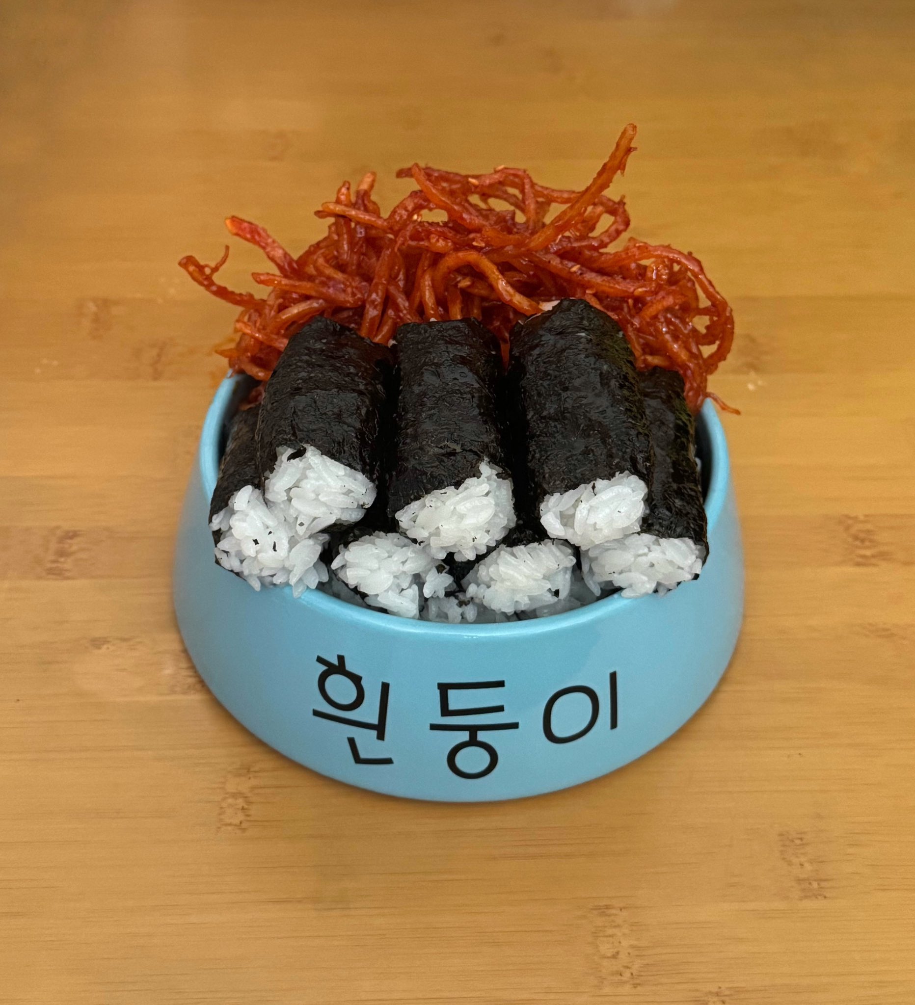 흰둥이 밥그릇에 밥먹는 사람 | 인스티즈