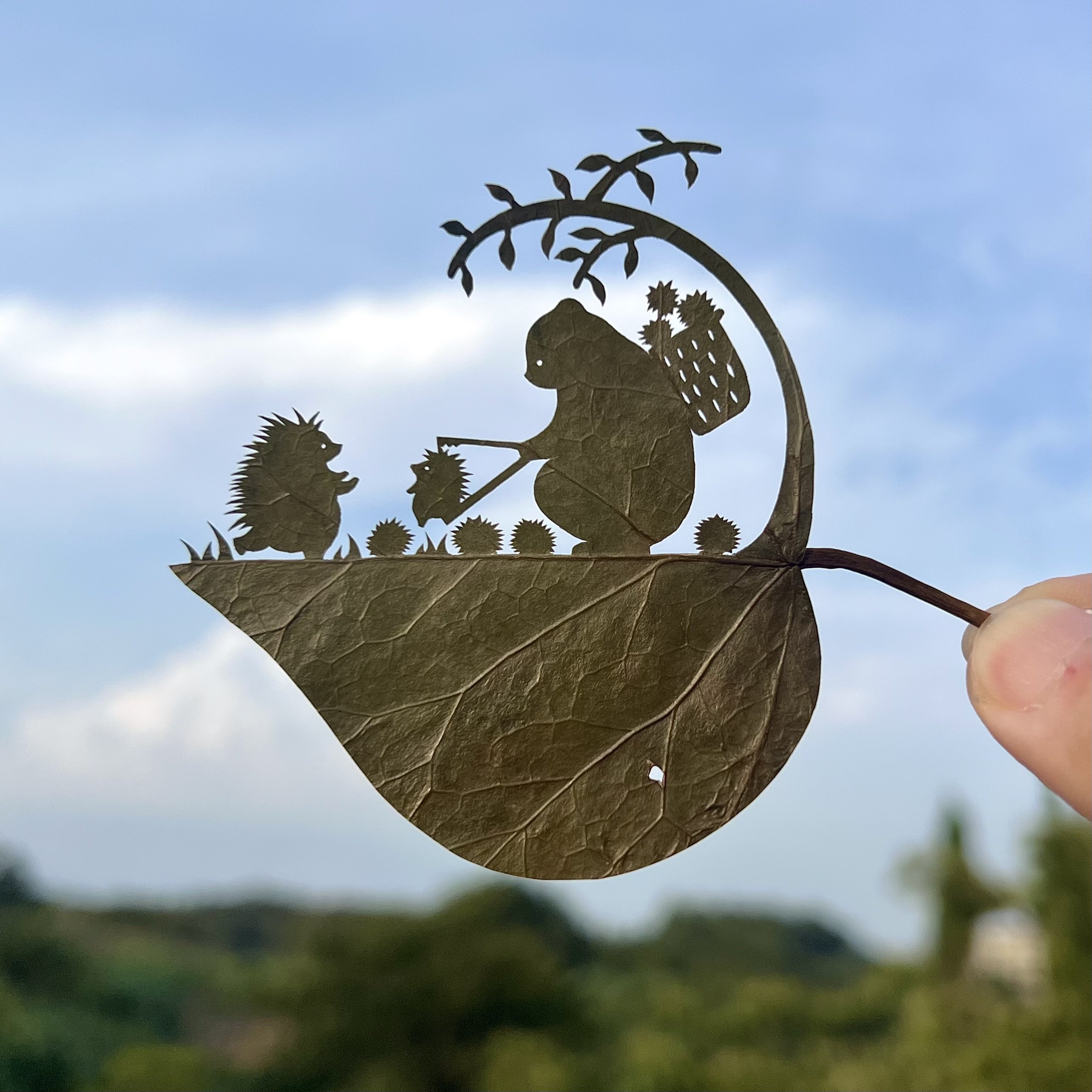 ADHD를 가진 작가가 만든 나뭇잎 아트 작품 | 인스티즈