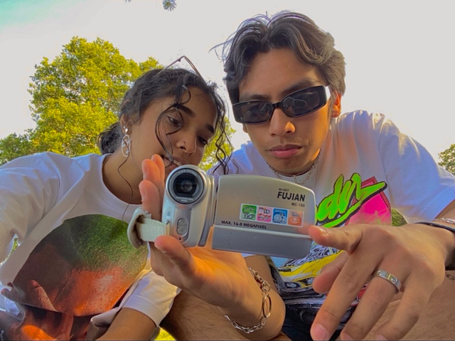 요즘 다시 유행하는 레트로 캠코더.gif | 인스티즈