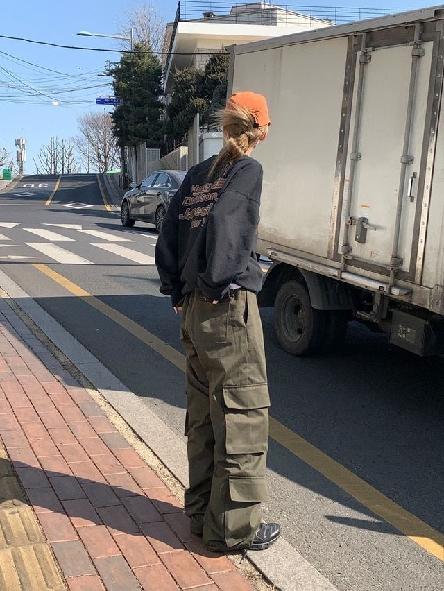 편안한 상의 + 와이드팬츠 + 투박한 신발 = 여자의 가을🍁 | 인스티즈