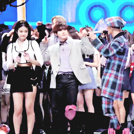 한때 제니 카이의 열애설을 막기 위한 SM+YG의 콜라보라고 올라오던 짤.gif | 인스티즈