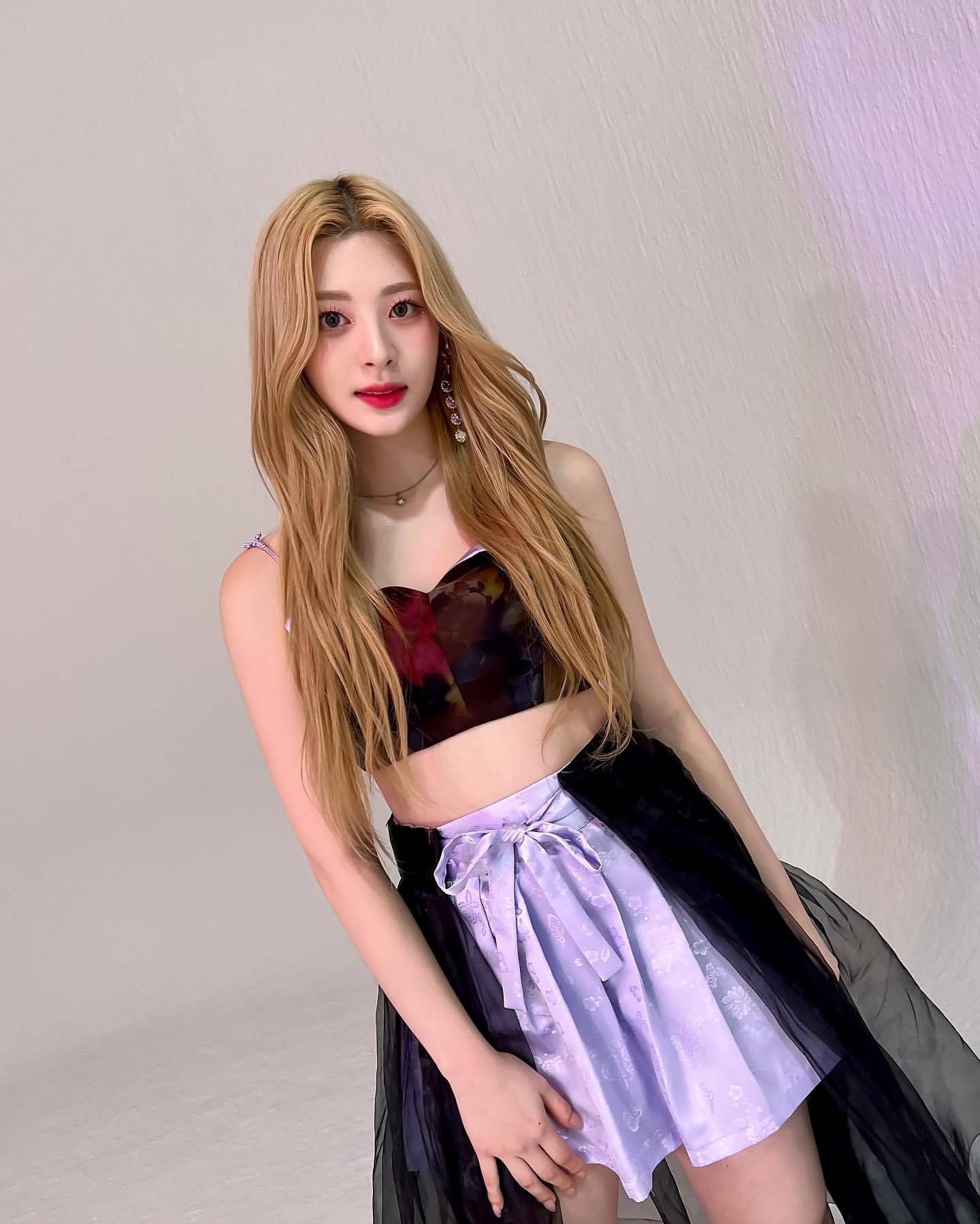 최근 슬슬 많이 보이는 아이돌 무대의상 .jpg | 인스티즈