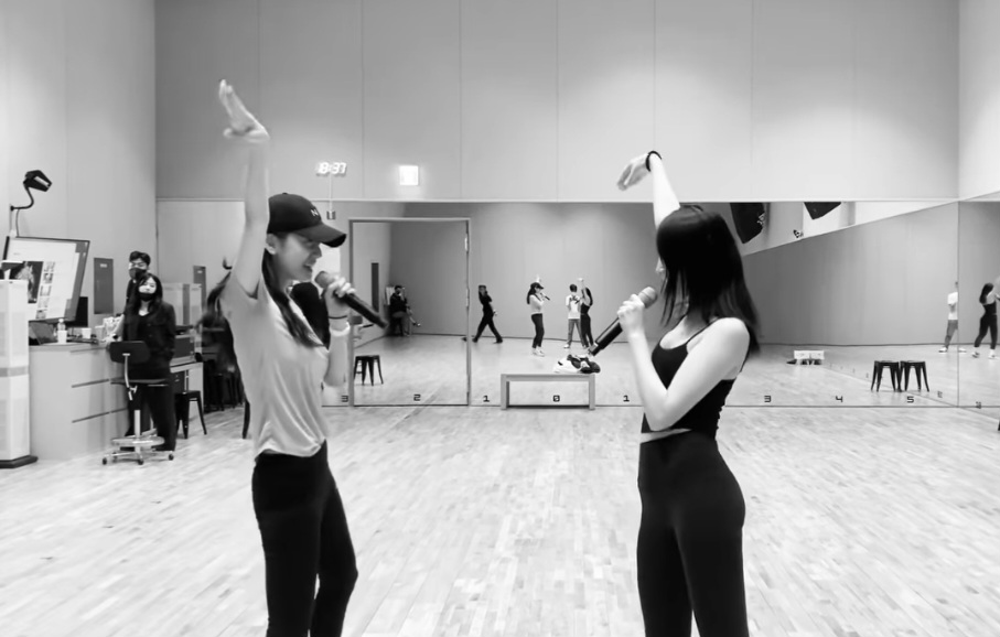 마스크걸 모미&춘애 토요일밤에 안무 연습 영상 | 인스티즈