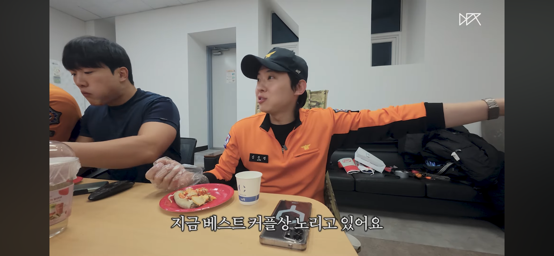 안은진이 상받아서 기뻐하는 덱스 | 인스티즈