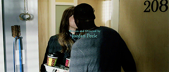 백인 여자친구 부모님 집에 처음 방문하는데 이 가족 전부 어딘가 이상한 거 같아요..gif | 인스티즈