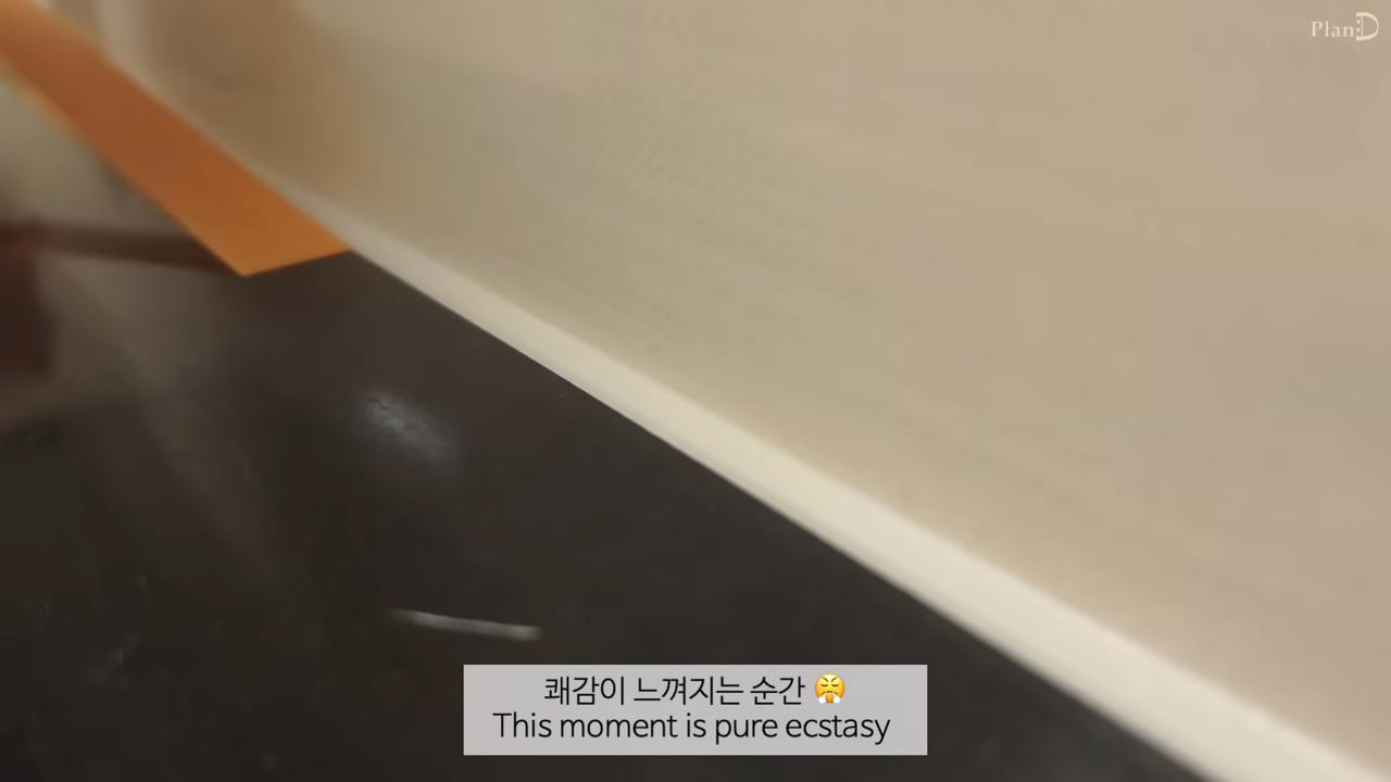 야무지다는 반응 많은 어떤 브이로거의 화장실 셀프 보수 (스압주의) | 인스티즈