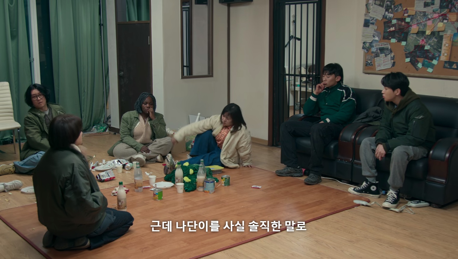 넷플릭스 좀비버스에서 조나단 바로 버리는 파트리샤.jpg | 인스티즈