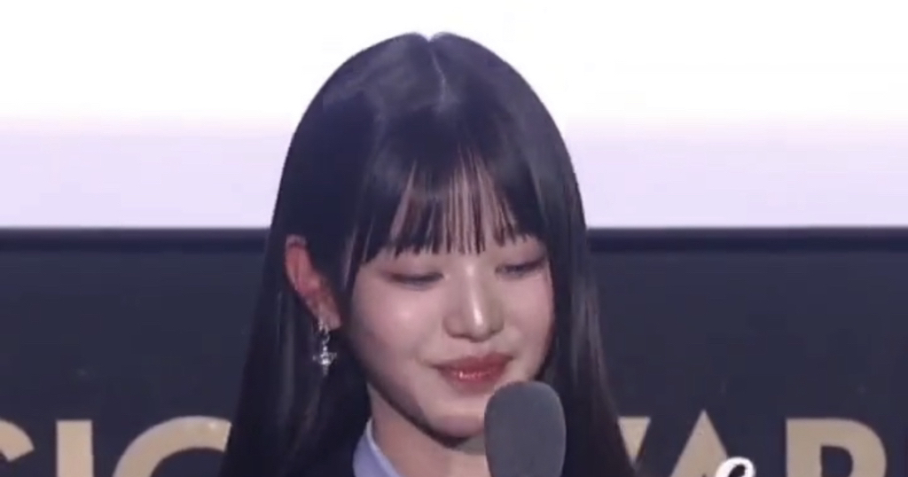 팬 주접때문에 귀 빨개진 아이브 장원영 | 인스티즈