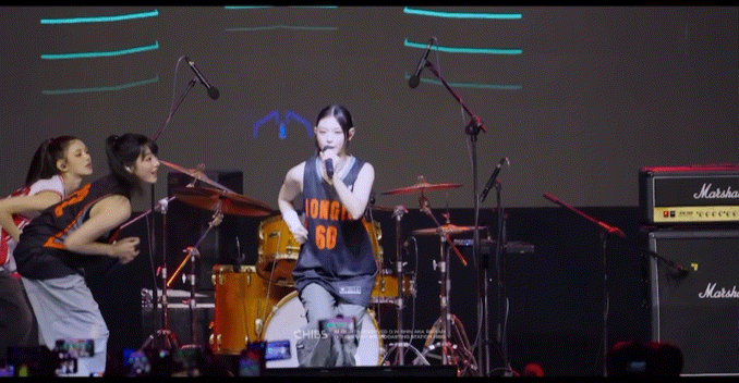 뉴진스 대학축제 영상마다 착장에 대해 논하는 댓글이 꼭 있는 이유.gif | 인스티즈