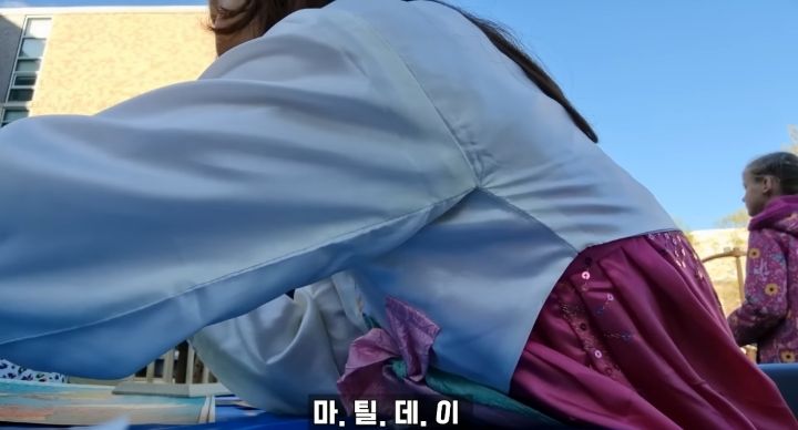 한 유튜버가 미국 학교에서 한국 홍보하는 법.jpg | 인스티즈