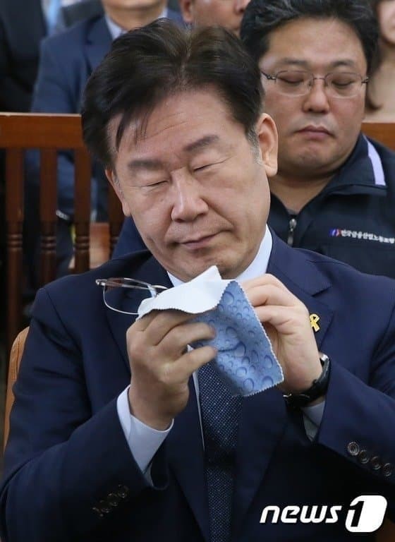 눈 크기까지 악의적 조작 당한 이재명 | 인스티즈