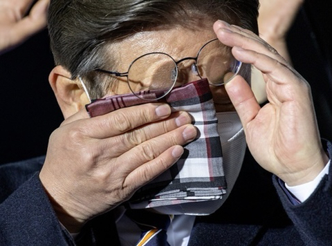 정치에 무관심했던 지난 날들이 뼈아픈.. 요즘 눈물버튼 | 인스티즈