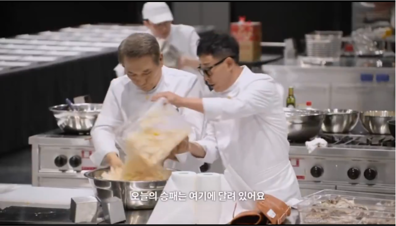 후덕죽선생님 6.25도 겪으신 연세라고..? 근데 임성근덜할아버지가 후선생님 칼 뺏어쓰고 참외김치하게햇다고 이겋도정말웃김 | 인스티즈