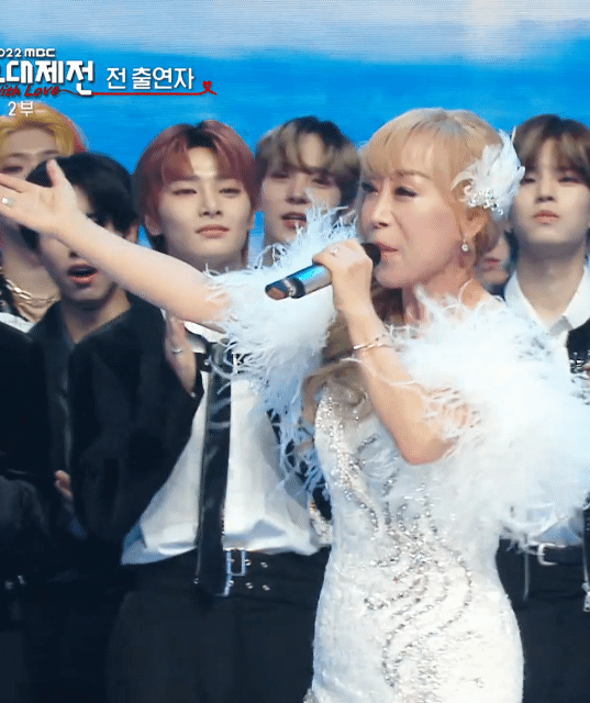 어제 조수미랑 합동무대하던 남돌들 표정..gif | 인스티즈