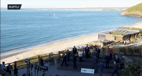 G7 기념 사진 찍으면서 문재인 대통령한테 화이팅하는 바이든ㅋㅋㅋㅋㅋㅋㅋ | 인스티즈