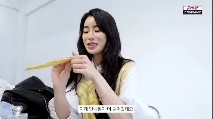 배우 임지연 왓츠인마이백: 진짜 가방 끝없는 영양제와 헬창템들 | 인스티즈