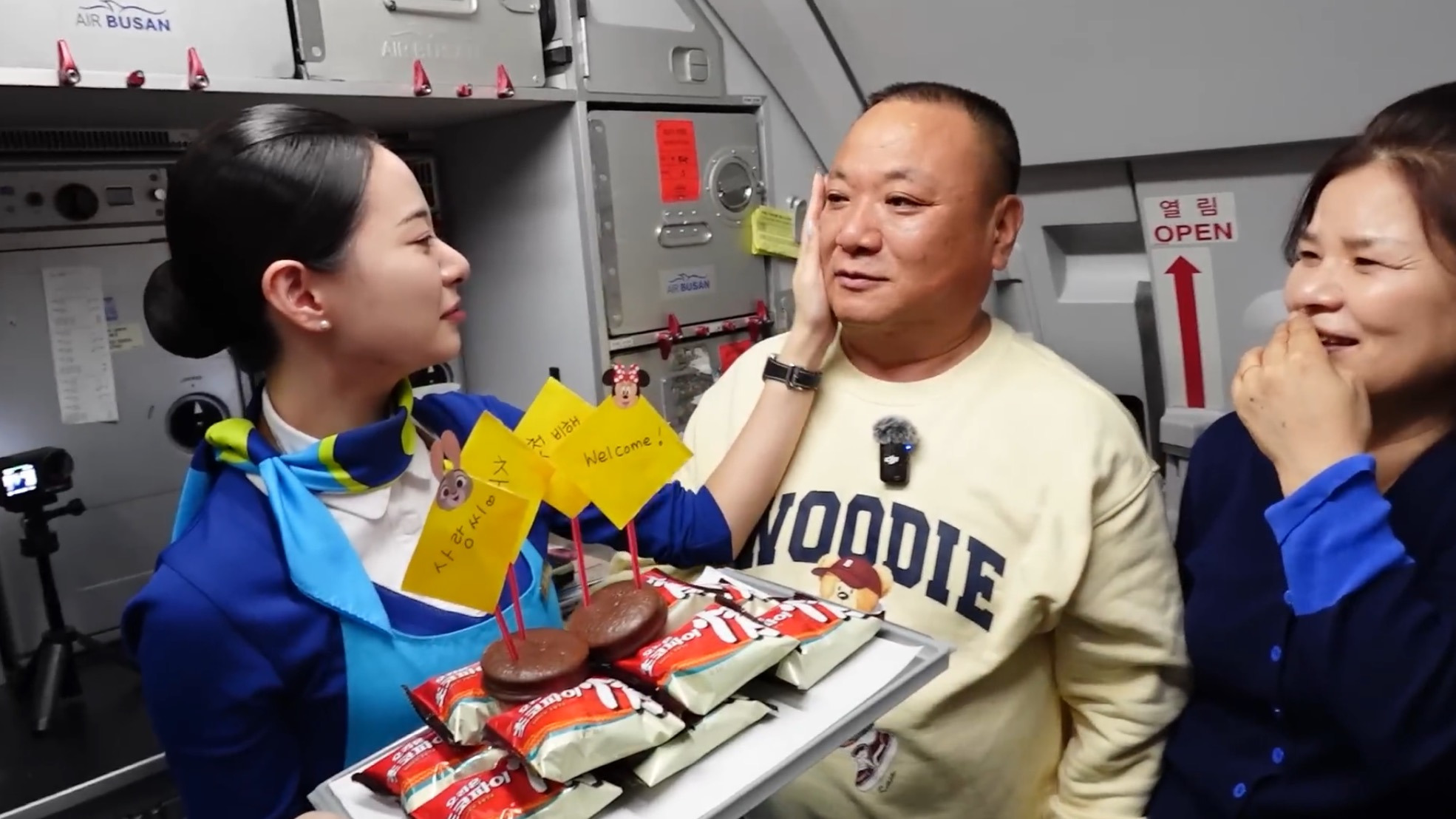 신입 승무원의 첫 비행에 몰래 함께한 부모님.✈️ | 인스티즈