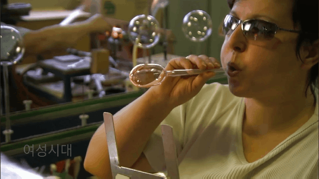 크리스마스 트리의 오너먼트는 어떻게 만들어질까?...gif | 인스티즈