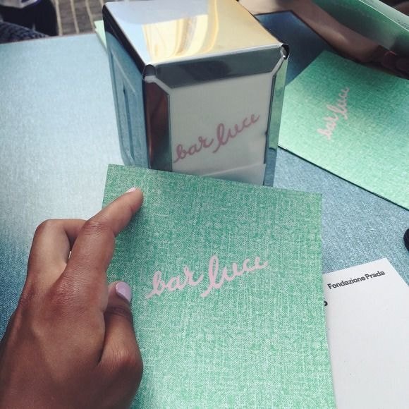 웨스 앤더슨 감독이 디자인한 카페의 인테리어 디테일.jpg | 인스티즈