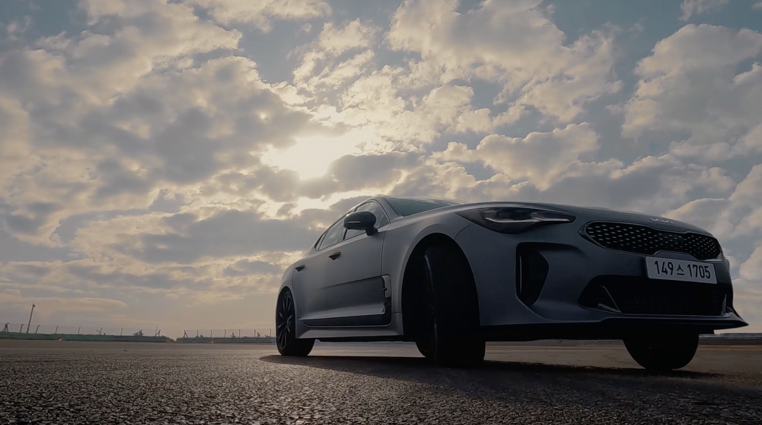 기아에서 최고의 스탭으로 구성하라고 해서 찍었다는 스팅어 단종 광고 | 인스티즈