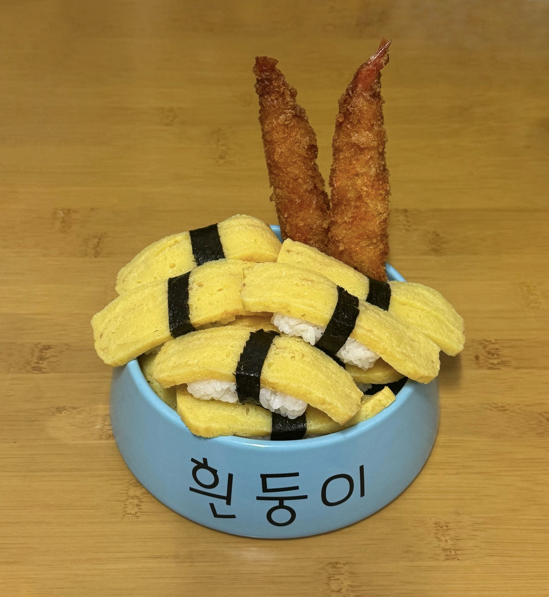 흰둥이 밥그릇에 밥먹는 사람 | 인스티즈