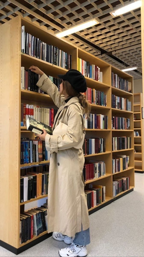 가을엔 따뜻한 라떼 한 잔과 함께 책을 읽어볼까요 ☕️📖 | 인스티즈