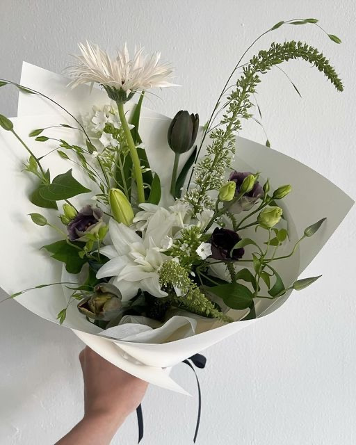 🙋: 싼티 안 나는 걸로 주세요... 주문하신 꽃다발 나왔습니다 💐🪻 | 인스티즈