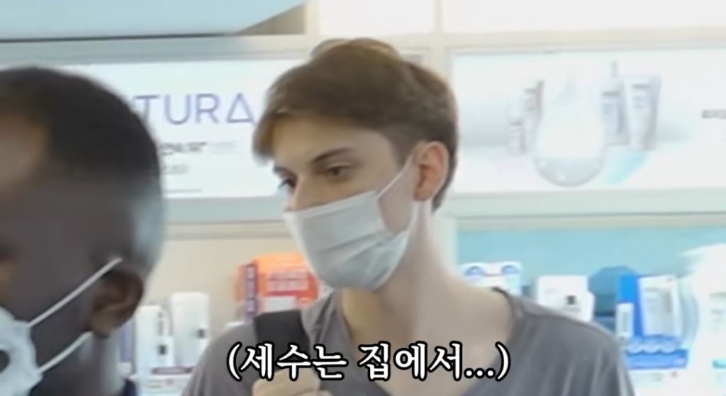 올리브영 알바중에 외국인 손님 피하는 조나단 | 인스티즈