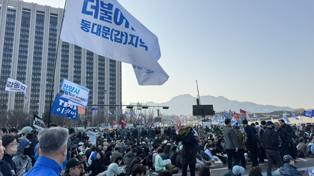 1호차 행진 끝나갈 때 막호차 사람들이 출발했던 🇰🇷윤석열 탄핵 찬성집회 행진(3/22) | 인스티즈