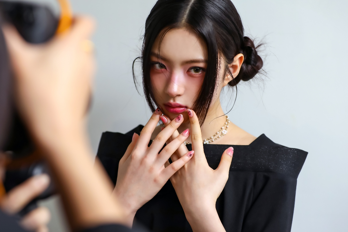 키키 KiiiKiiii 샤넬 뷰티 X 마리끌레르 화보 비하인드컷 | 인스티즈