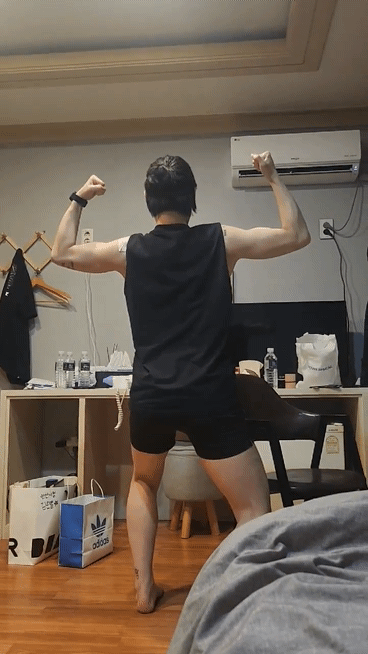 팬들 앞에서 이런 팬서비스하는 여성 어떤데 | 인스티즈