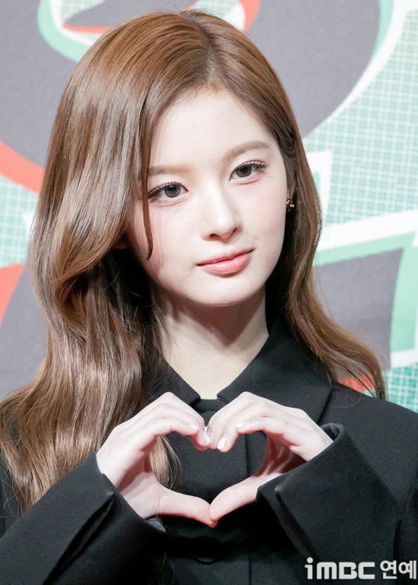 설윤 하고 너무 똑같은 아이온2 캐릭터 | 인스티즈