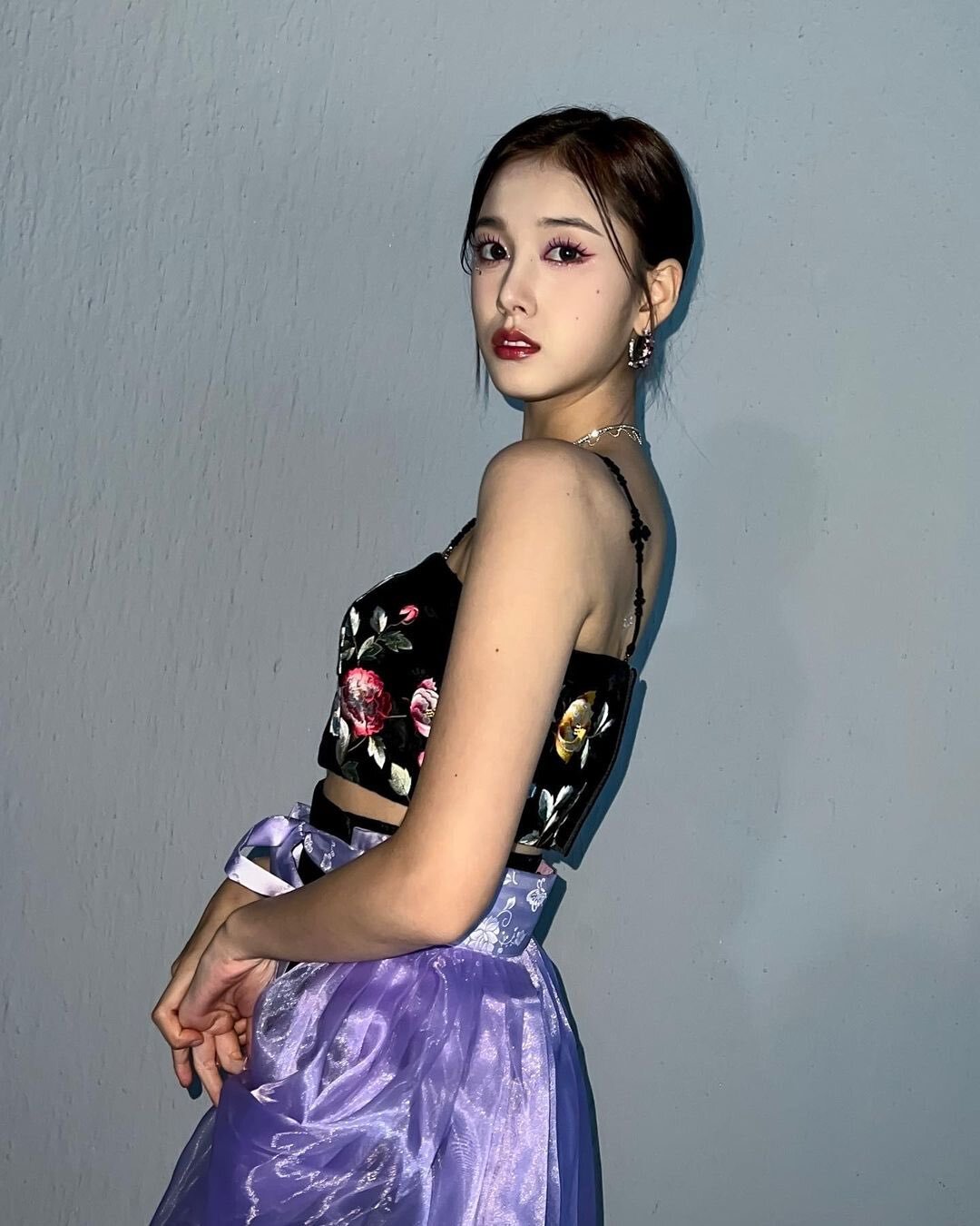최근 슬슬 많이 보이는 아이돌 무대의상 .jpg | 인스티즈