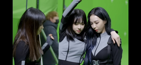 에스파 윈터 가뿐하게 공주님 안기 성공하는 지젤 보고 호기롭게 도전하는 카리나 | 인스티즈