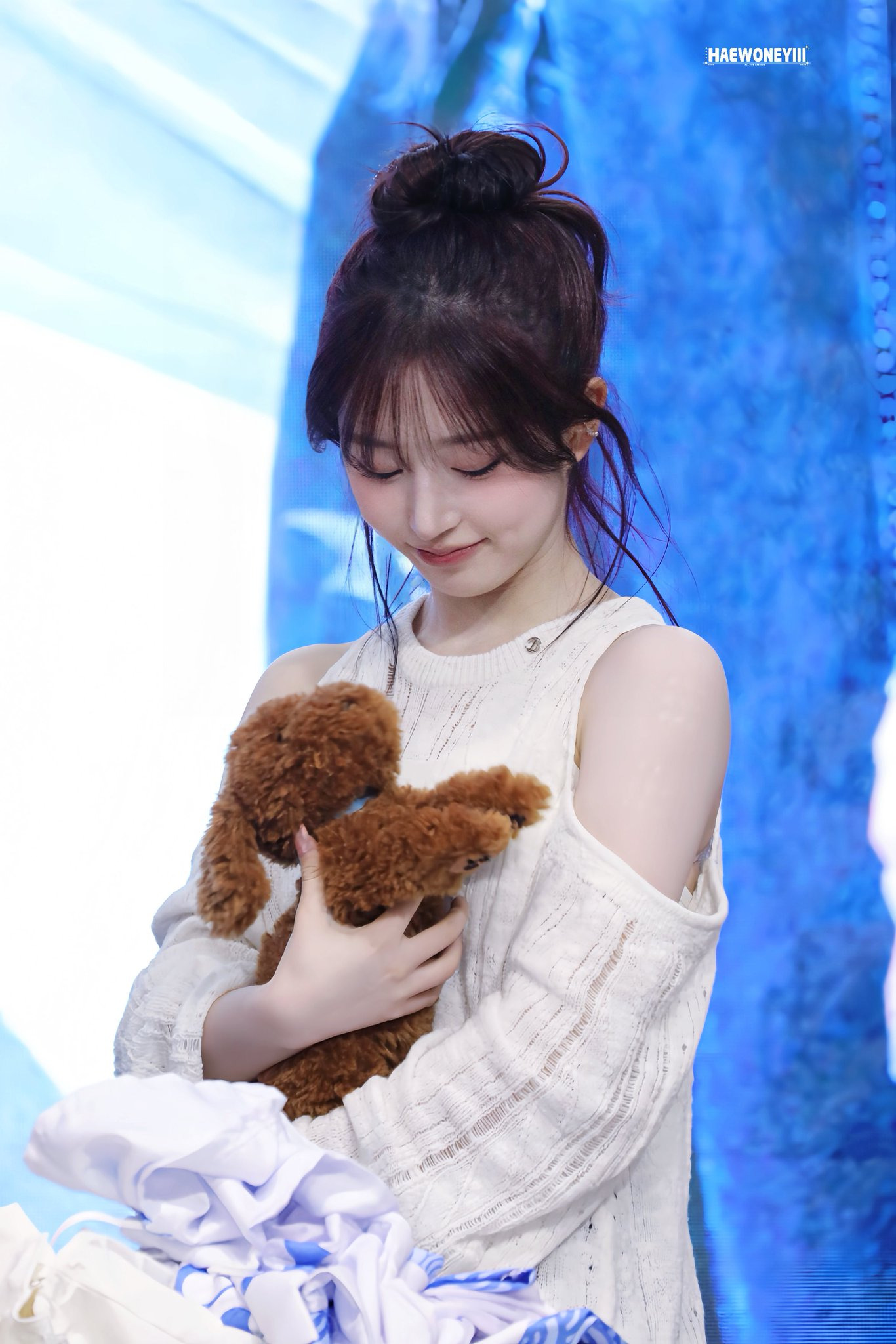 팬싸에서 작년에 무지개다리 건넌 반려견 닮은인형 받은 엔믹스 해원 | 인스티즈