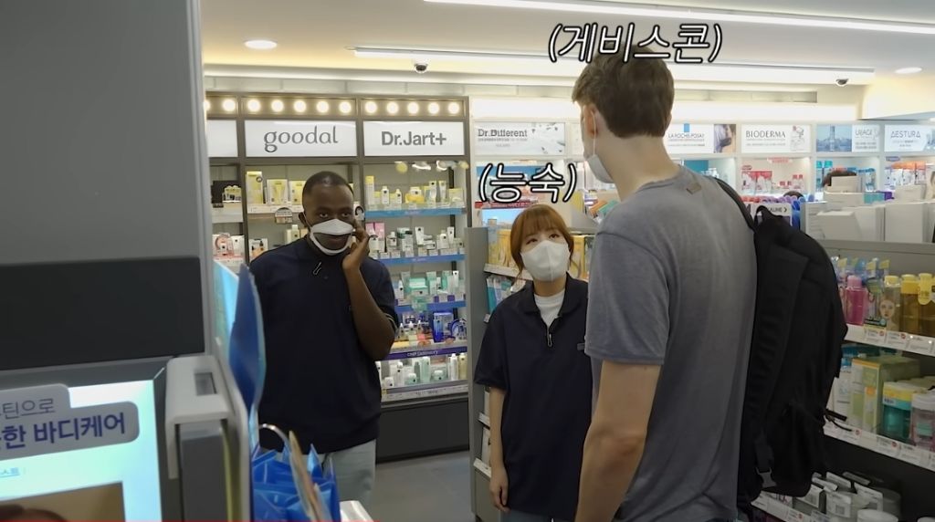 올리브영 알바중에 외국인 손님 피하는 조나단 | 인스티즈