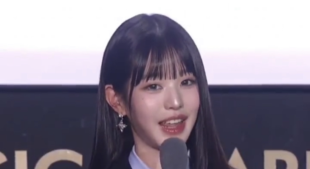 팬 주접때문에 귀 빨개진 아이브 장원영 | 인스티즈