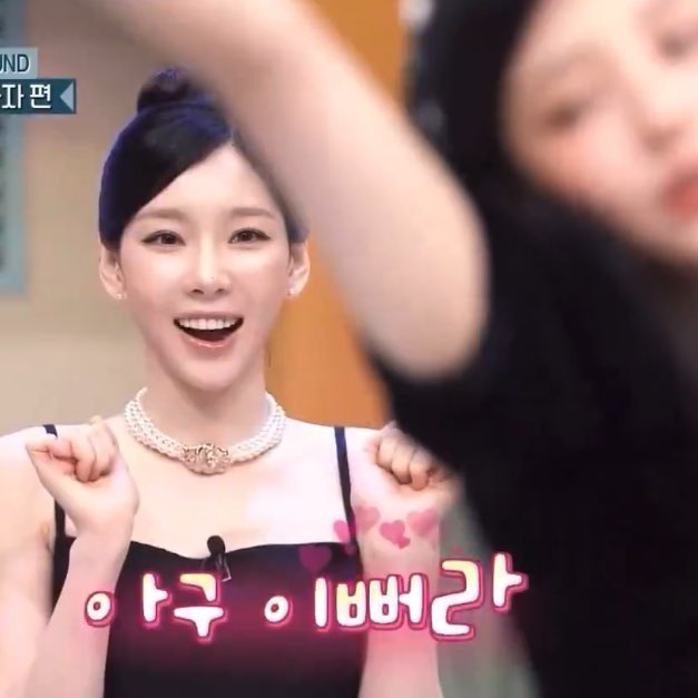 아일릿 원희를 보는 태연 표정.jpg | 인스티즈